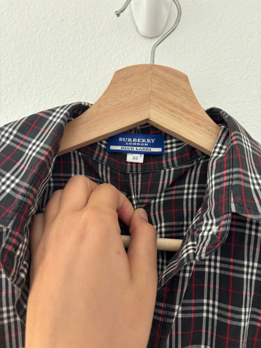 Vintage Burberry check sleeveless button up shirt - Picture 4 of 4